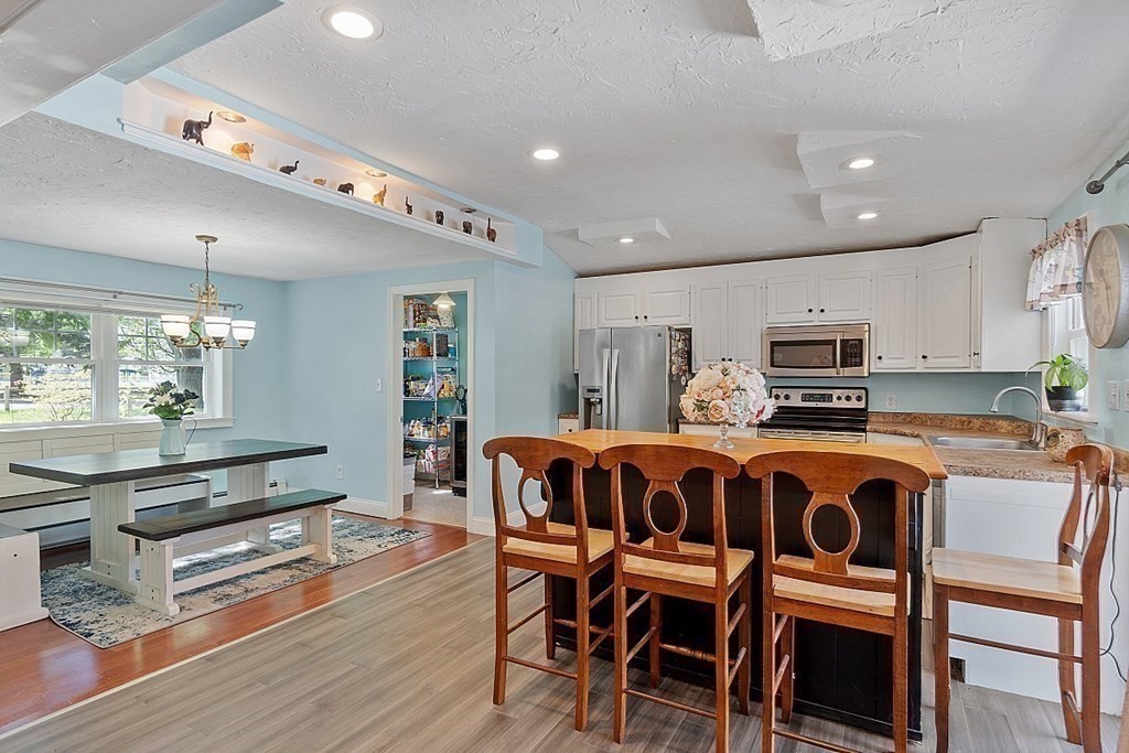 273 Whalom Road Lunenburg, MA 01462 - Photo 4 of 42 Gallery Image 4