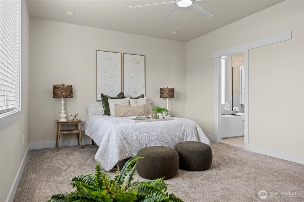 1040 South Florida Place Kennewick, WA 99338 - Photo 21 of 33 a bedroom with a bed and a window