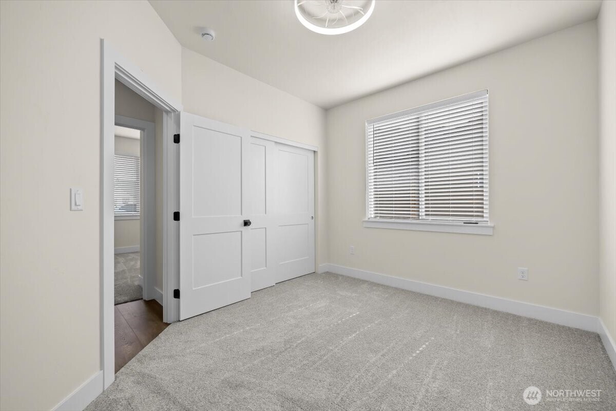 1040 South Florida Place Kennewick, WA 99338 - Photo 29 of 33 a view of an empty room with a window