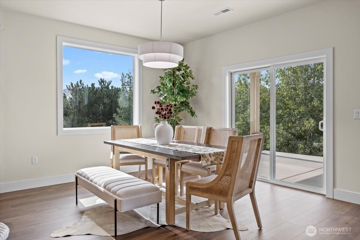 1040 South Florida Place Kennewick, WA 99338 - Photo 9 of 33 a view of a dining room with furniture window and outside view