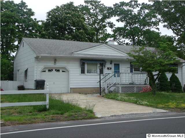 207 Midstreams Road Brick, NJ 08724 - Photo 1 of 3 Primary Photo