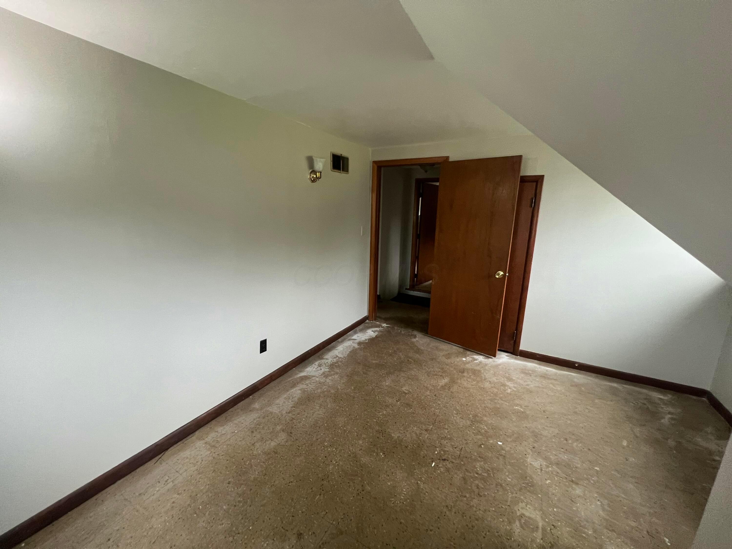 1384 Moler Road Columbus, OH 43207 - Photo 32 of 46 IMG_3598