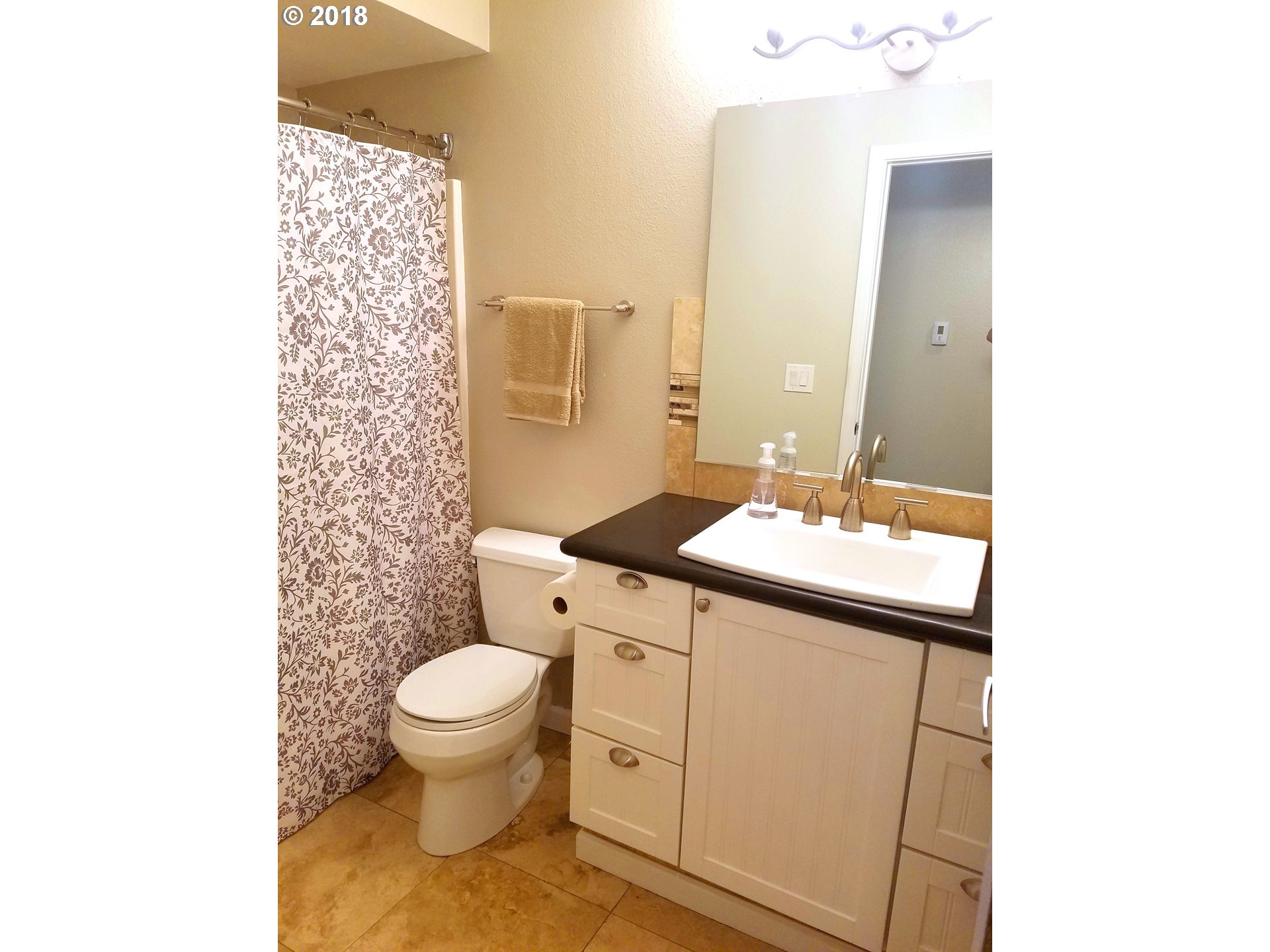 7125 Southwest Sorrento Road Beaverton, OR 97008 - Photo 14 of 25 Bathroom
