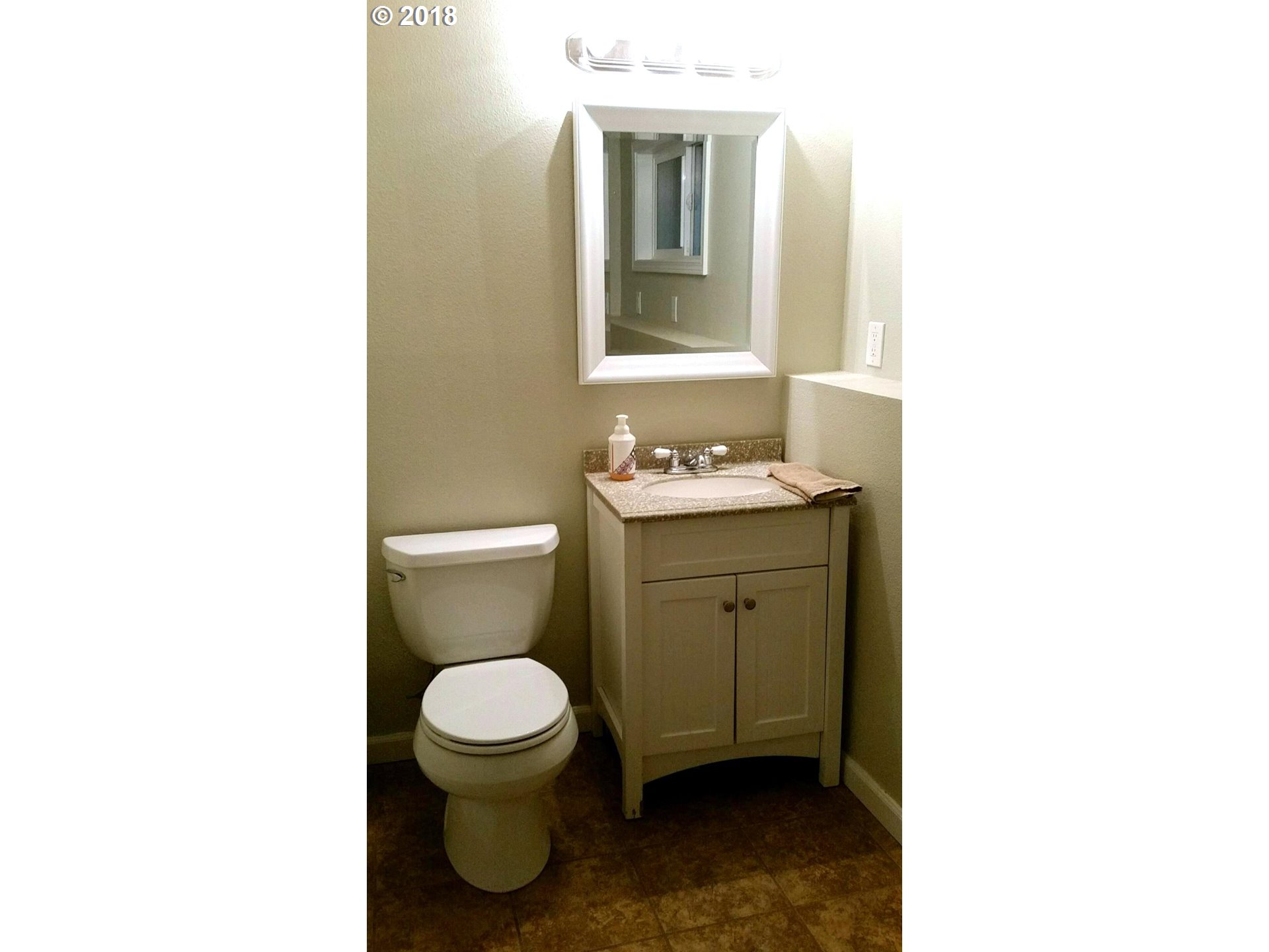 7125 Southwest Sorrento Road Beaverton, OR 97008 - Photo 18 of 25 Bathroom