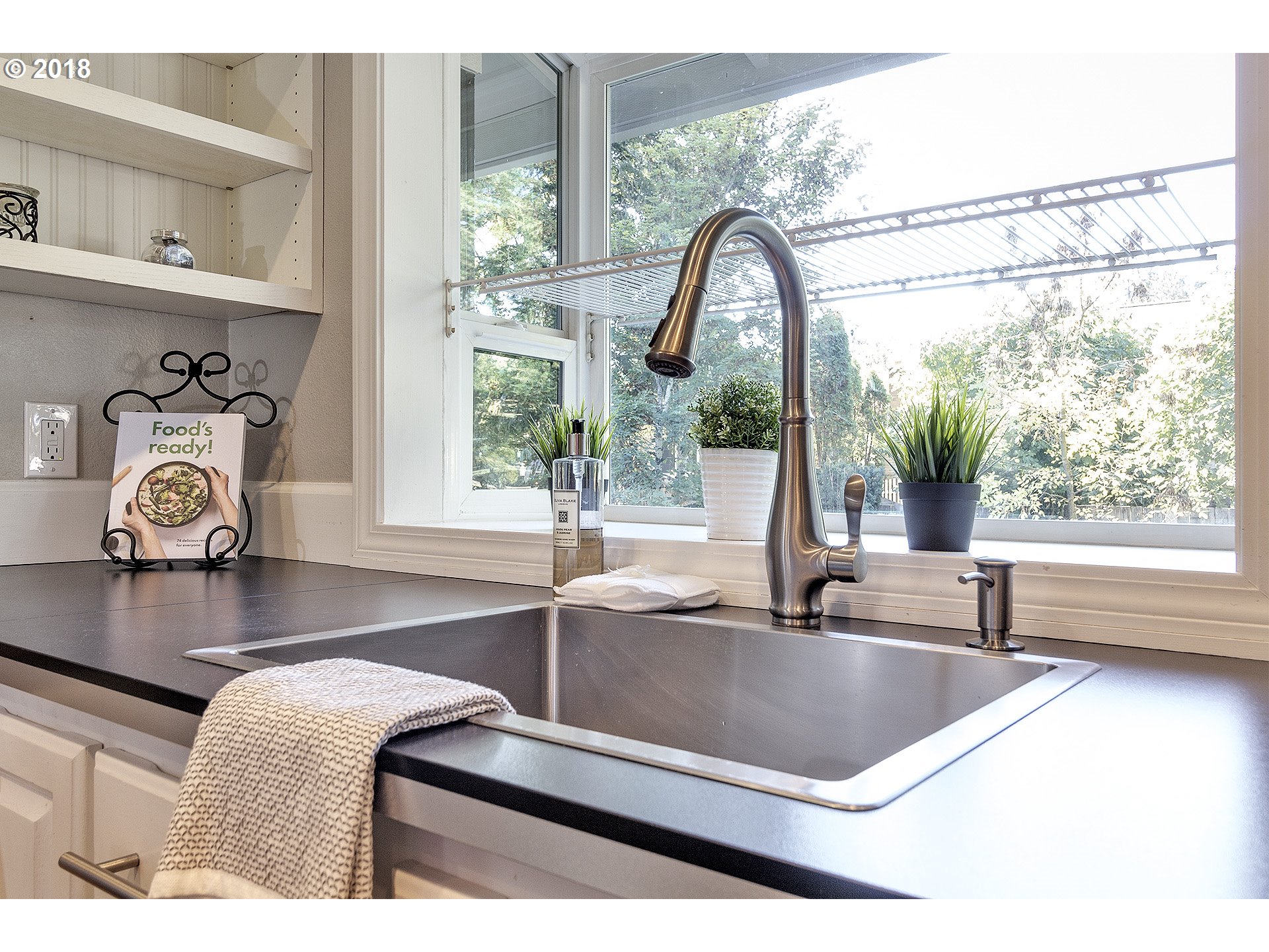 7125 Southwest Sorrento Road Beaverton, OR 97008 - Photo 10 of 25 Kitchen