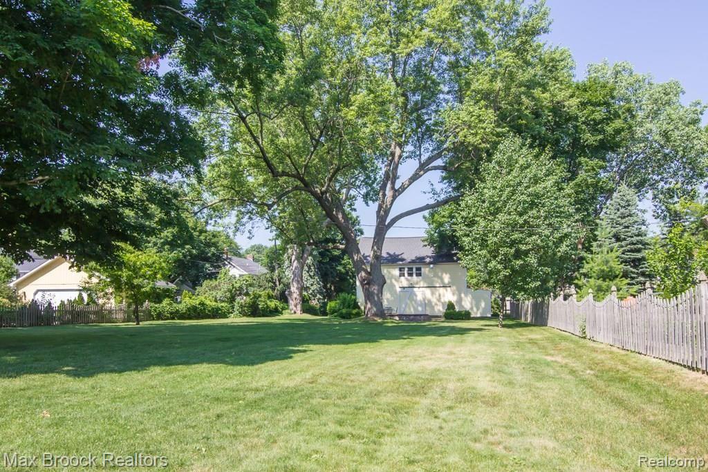 18 North Holcomb Road Clarkston, MI 48346 - Photo 6 of 55