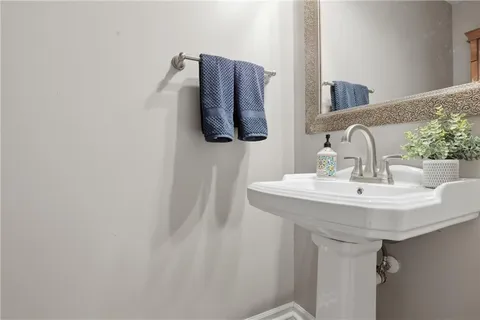 $275,000 | 11761 South Roundtree Street, Olathe, KS 66061