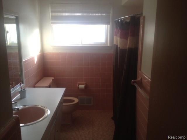 904 North Reading Road Bloomfield Hills, MI 48304 - Photo 10 of 11 Bath.jpg