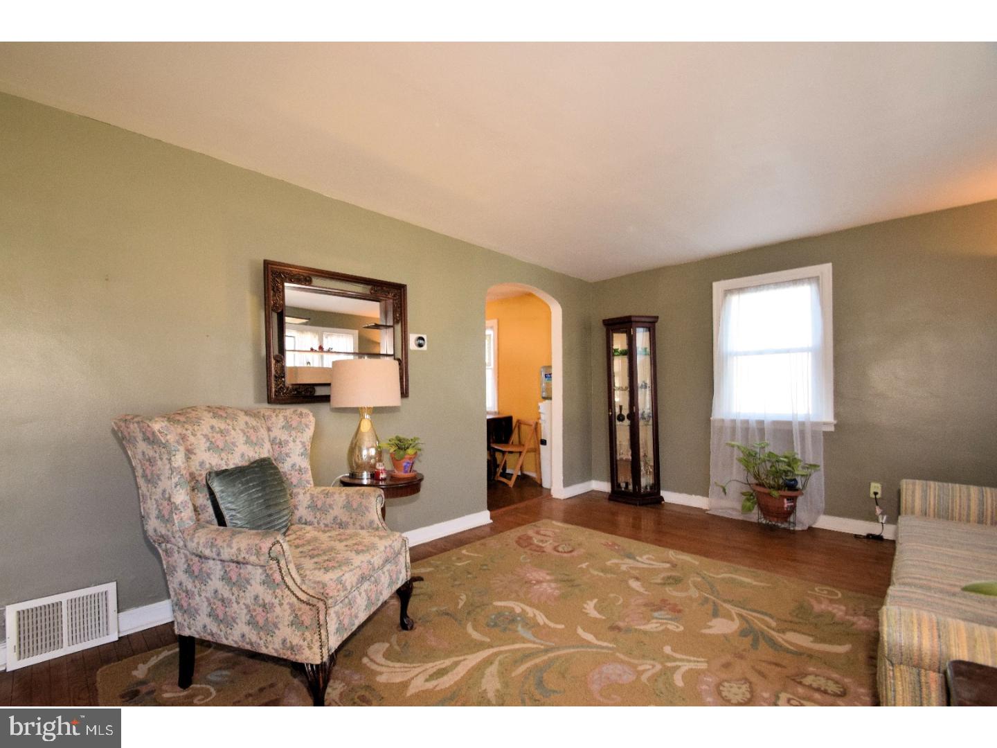 27 Barbara Road Hatboro, PA 19040 - Photo 4 of 25