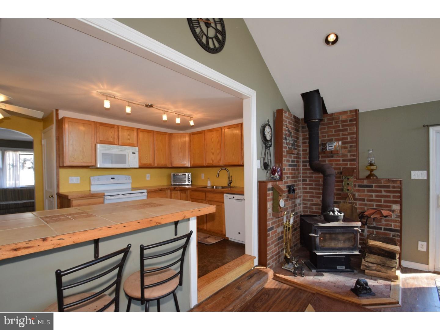27 Barbara Road Hatboro, PA 19040 - Photo 5 of 25
