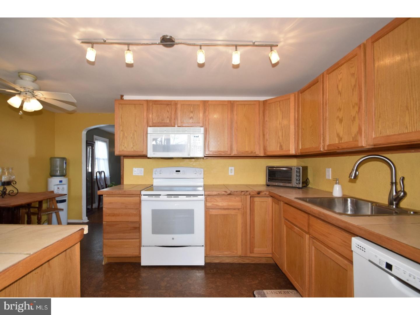 27 Barbara Road Hatboro, PA 19040 - Photo 6 of 25