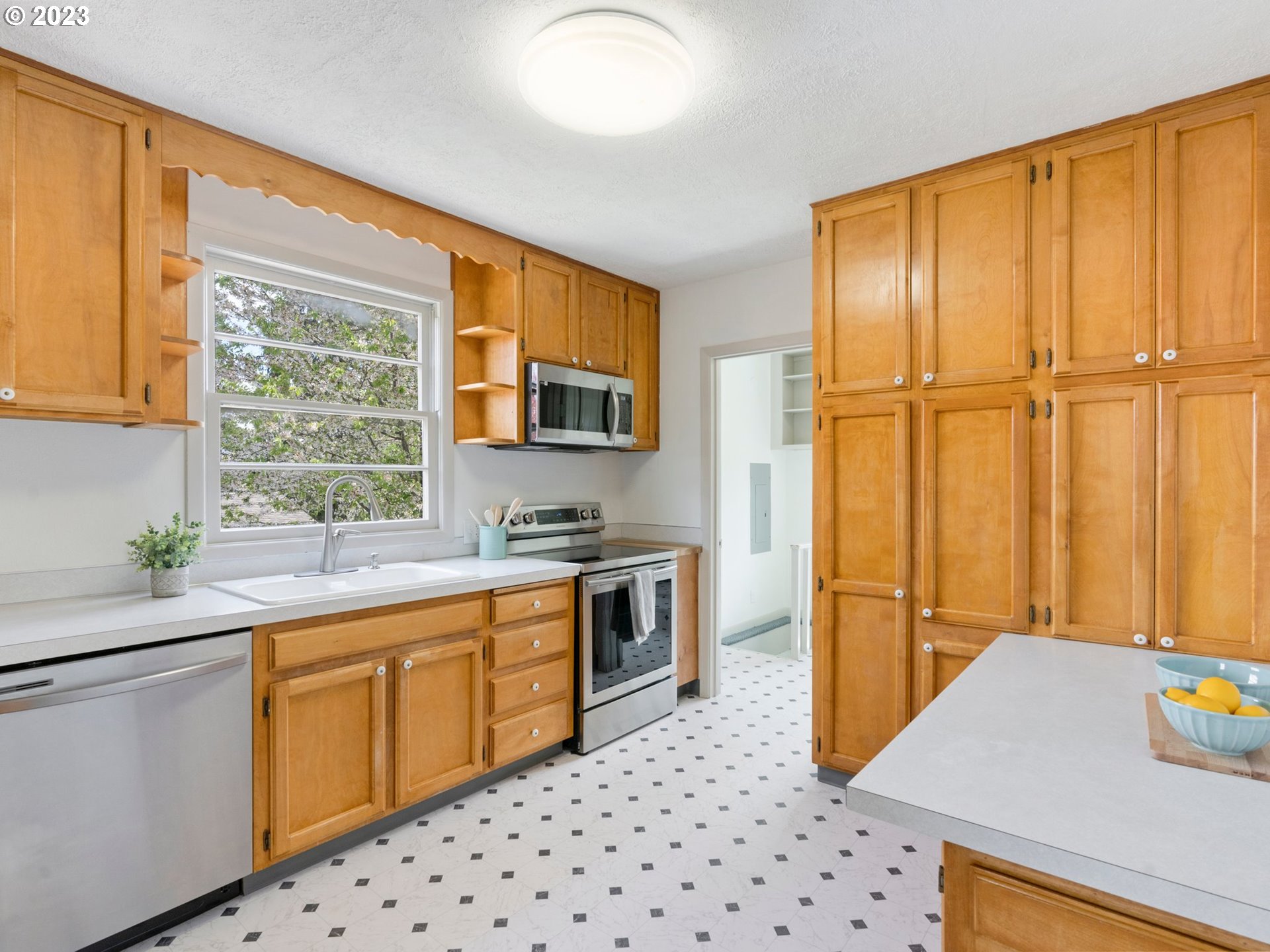 1189 Southwest Maple Street Dallas, OR 97338 - Photo 16 of 42