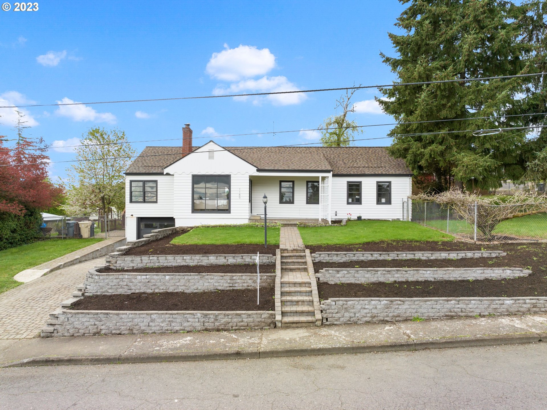 1189 Southwest Maple Street Dallas, OR 97338 - Photo 3 of 42