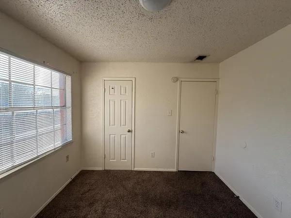 $1,695 | 1021 Pleasant Valley Lane, Arlington, TX 76015