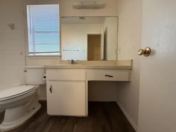 $1,695 | 1021 Pleasant Valley Lane, Arlington, TX 76015