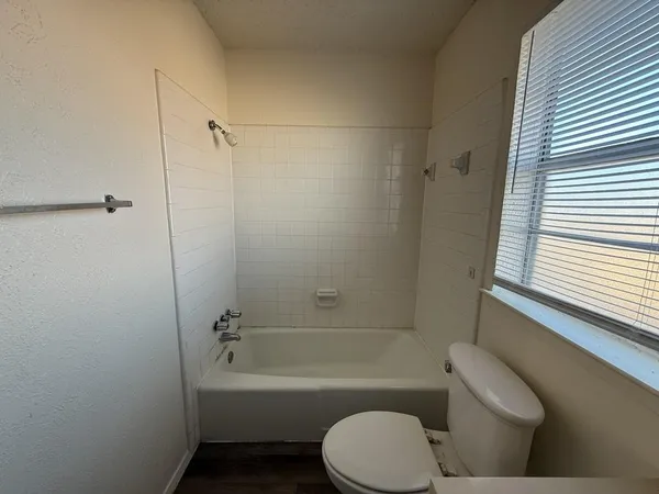 $1,695 | 1021 Pleasant Valley Lane, Arlington, TX 76015