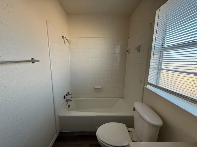 $1,950 | 1021 Pleasant Valley Lane, Arlington, TX 76015