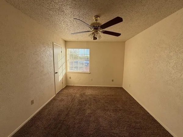 $1,695 | 1021 Pleasant Valley Lane, Arlington, TX 76015