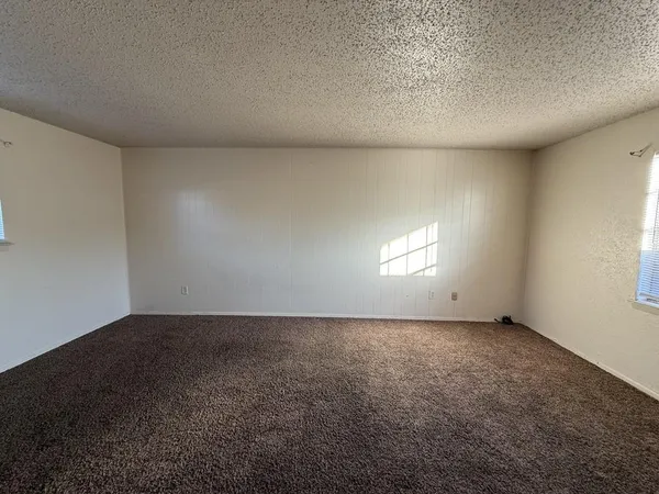 $1,695 | 1021 Pleasant Valley Lane, Arlington, TX 76015