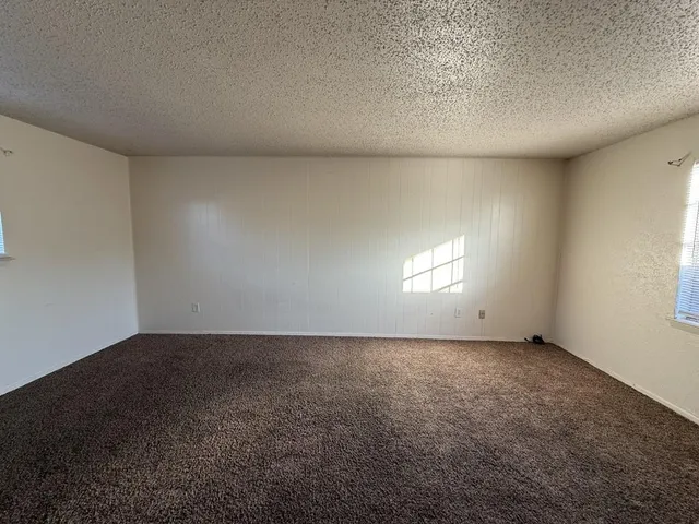 $1,950 | 1021 Pleasant Valley Lane, Arlington, TX 76015