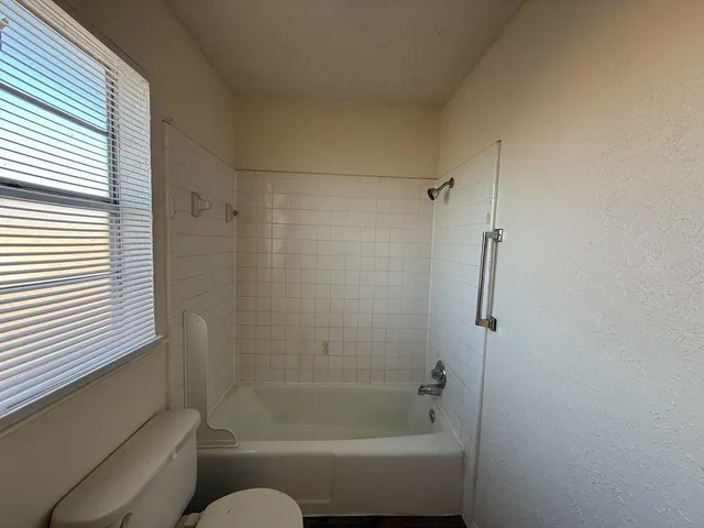 $1,950 | 1021 Pleasant Valley Lane, Arlington, TX 76015