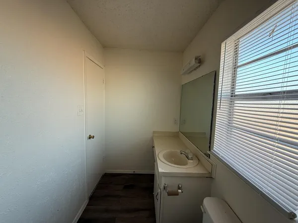 $1,695 | 1021 Pleasant Valley Lane, Arlington, TX 76015