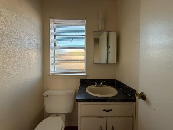 $1,695 | 1021 Pleasant Valley Lane, Arlington, TX 76015