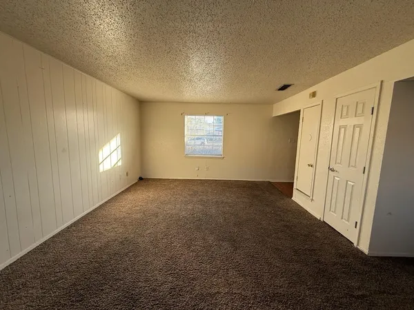 $1,695 | 1021 Pleasant Valley Lane, Arlington, TX 76015