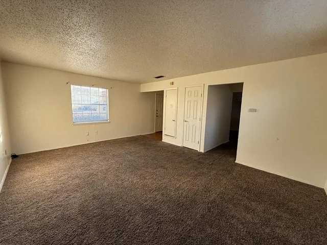 $1,950 | 1021 Pleasant Valley Lane, Arlington, TX 76015