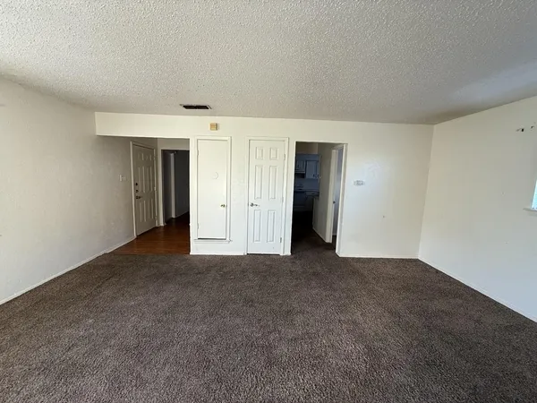 $1,695 | 1021 Pleasant Valley Lane, Arlington, TX 76015