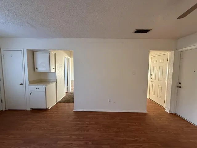 $1,950 | 1021 Pleasant Valley Lane, Arlington, TX 76015