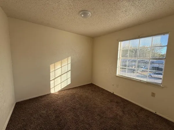 $1,695 | 1021 Pleasant Valley Lane, Arlington, TX 76015