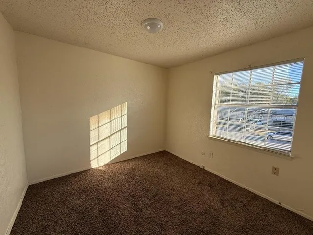 $1,950 | 1021 Pleasant Valley Lane, Arlington, TX 76015