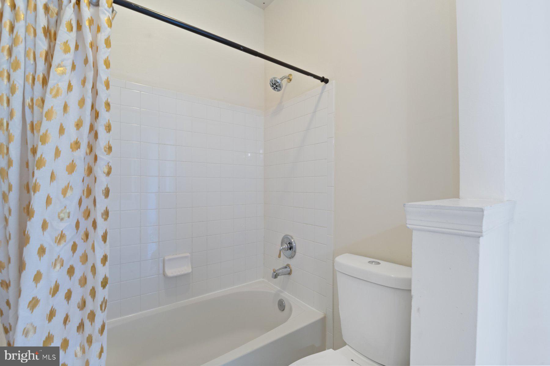 14206 Derby Ridge Road Bowie, MD 20721 - Photo 68 of 77 a bathroom with a bathtub and a toilet