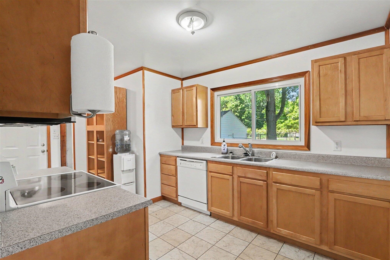 1039 Constantine Street Three Rivers, MI 49093 - Photo 5 of 32
