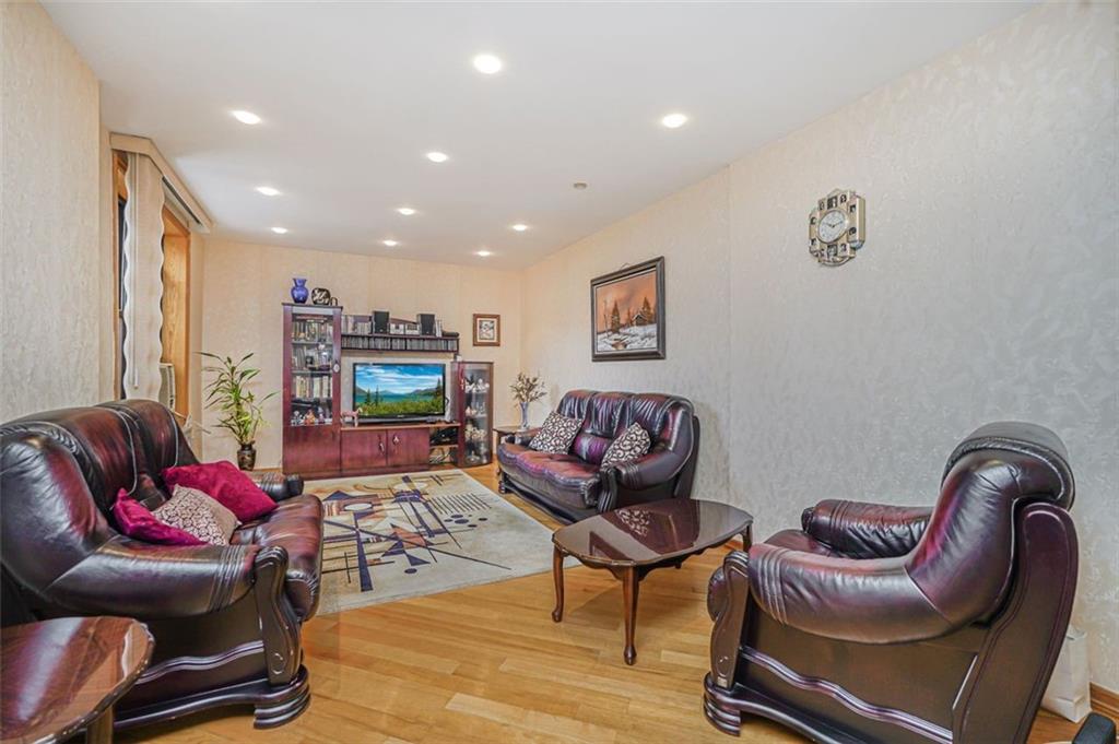 2685 East 7th Street, Unit 6P Brooklyn, NY 11235 - Photo 4 of 25