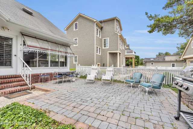 a group of chairs sitting in front of a house