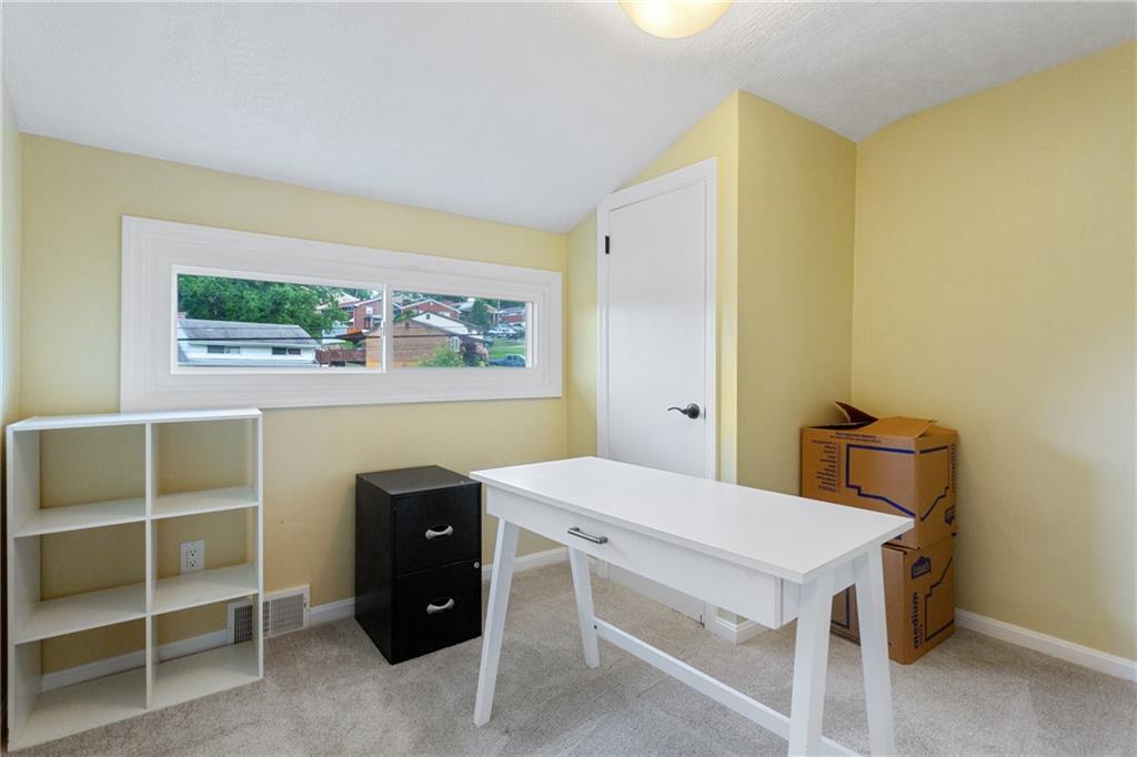 520 Lindsay Road Carnegie, PA 15106 - Photo 15 of 24 Gallery Image 15