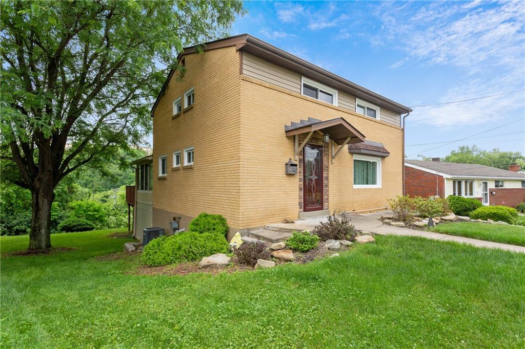 520 Lindsay Road Carnegie, PA 15106 - Photo 3 of 24 Gallery Image 3