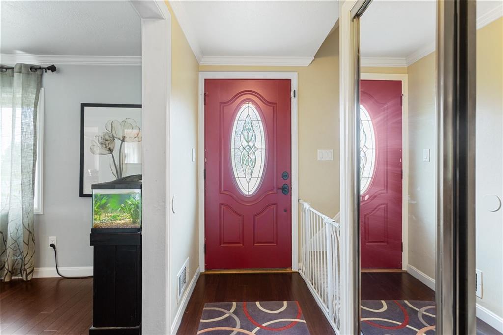 520 Lindsay Road Carnegie, PA 15106 - Photo 4 of 24 Gallery Image 4