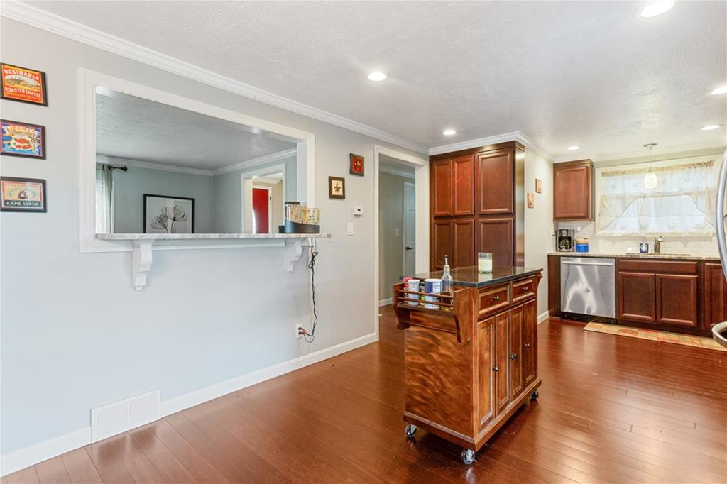 520 Lindsay Road Carnegie, PA 15106 - Photo 8 of 24 Gallery Image 8