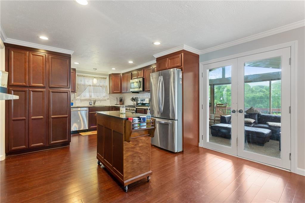 520 Lindsay Road Carnegie, PA 15106 - Photo 9 of 24 Gallery Image 9