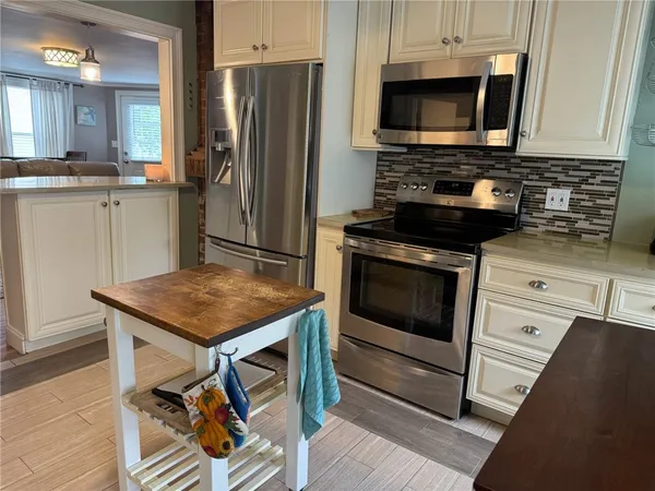 $3,000 | 4 Hammond Street, Unit 5, Newport, RI 02840