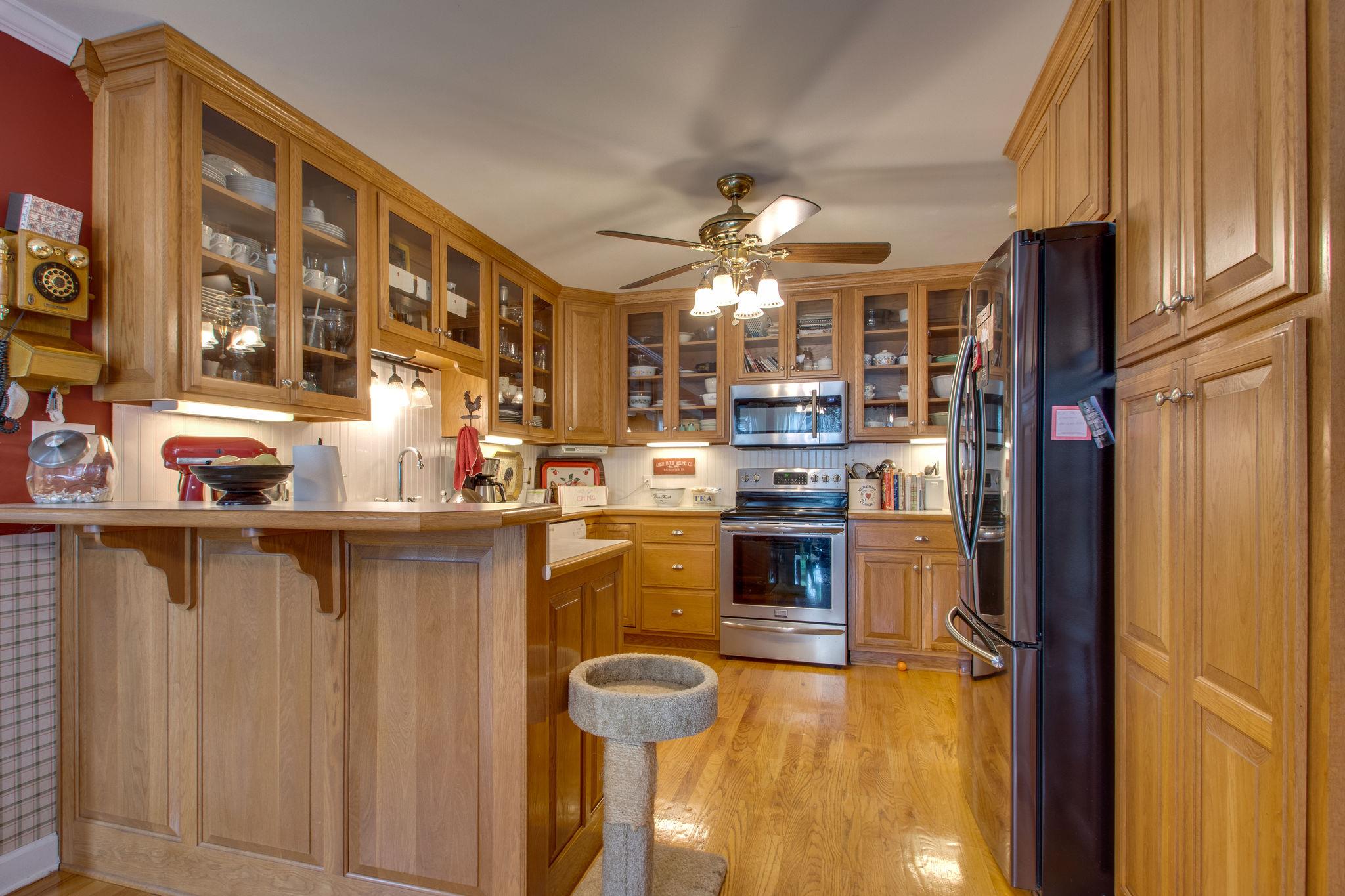 1587 Elnora Road White Bluff, TN 37187 - Photo 10 of 22 Custom Cabinets are beautiful .