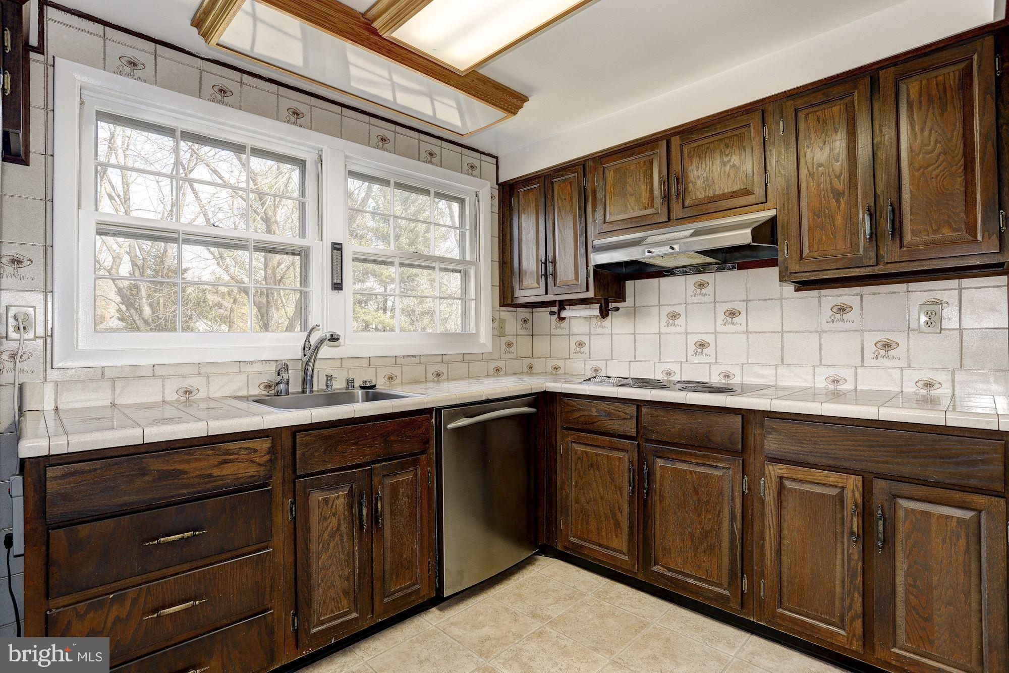 5079 Whetstone Road Columbia, MD 21044 - Photo 12 of 40 Kitchen