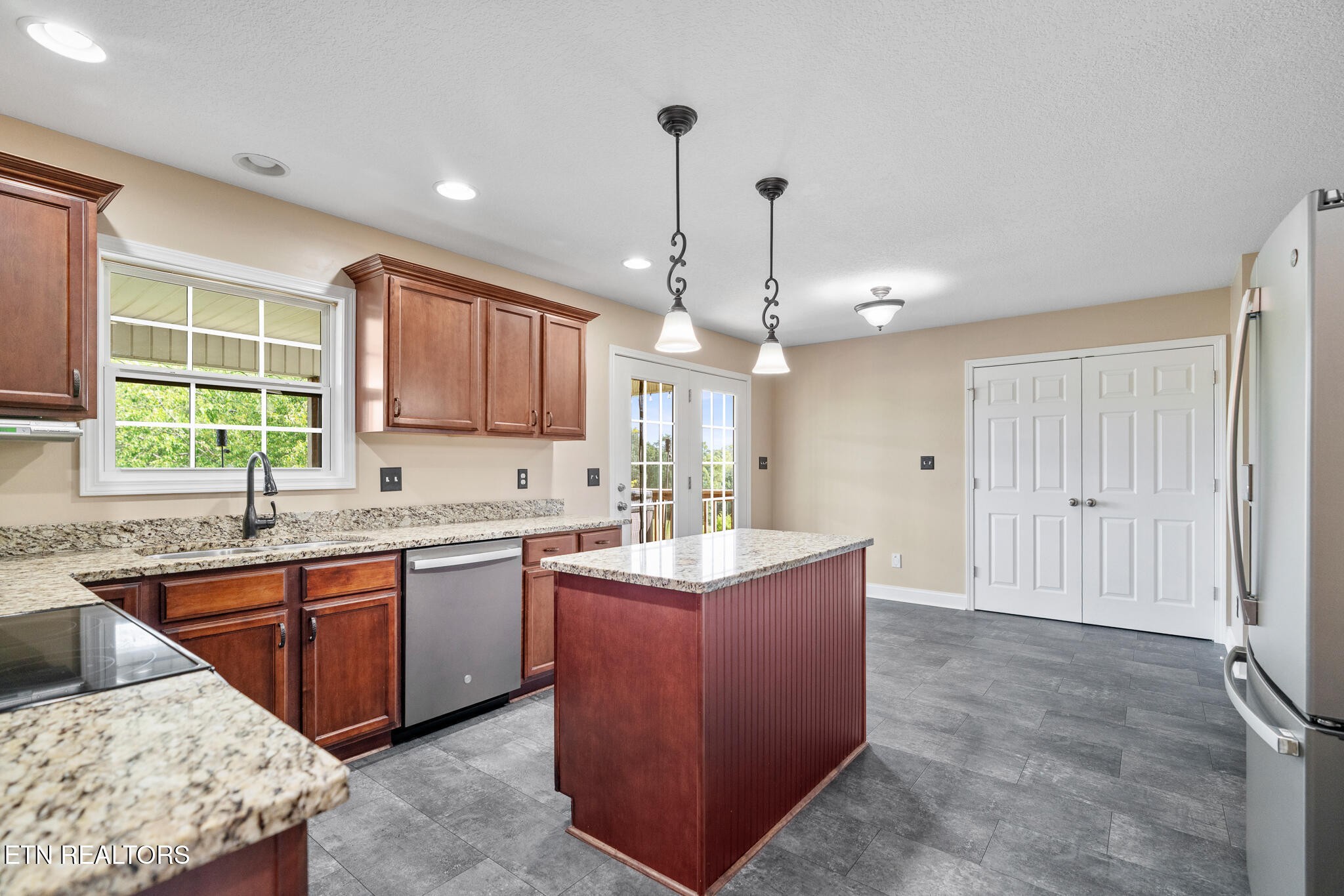 237 Ridgefield Drive Maryville, TN 37804 - Photo 10 of 44 Gallery Image 10