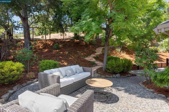 $1,685,000 | 404 Ridge Gate Road, Orinda, CA 94563