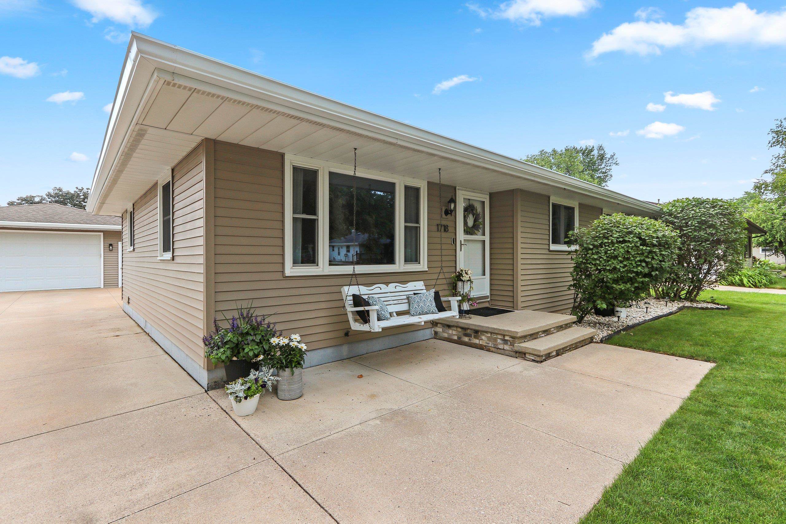 1718 Schaefer Circle Appleton, WI 54915 - Photo 8 of 68
