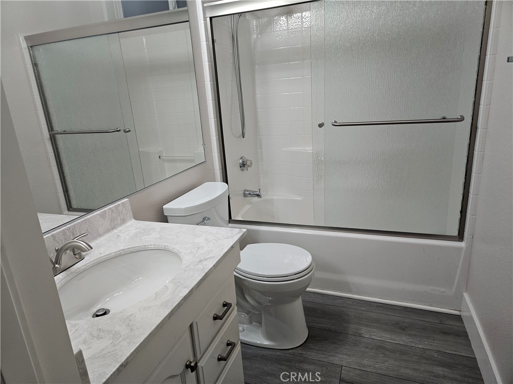 14851 Jeffrey Road, Unit 171 Irvine, CA 92618 - Photo 25 of 49 Guest bathroom shower