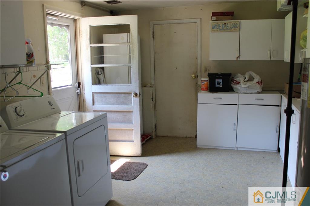 33 Andover Road Jackson, NJ 08527 - Photo 19 of 25 a kitchen with cabinets appliances and a window